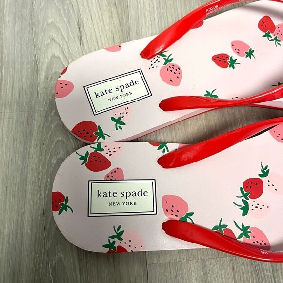 Kate Spade Sandals Women’s 9 Fiji Red & Pink Strawberry Printed Flip Flop New - Picture 3 of 7